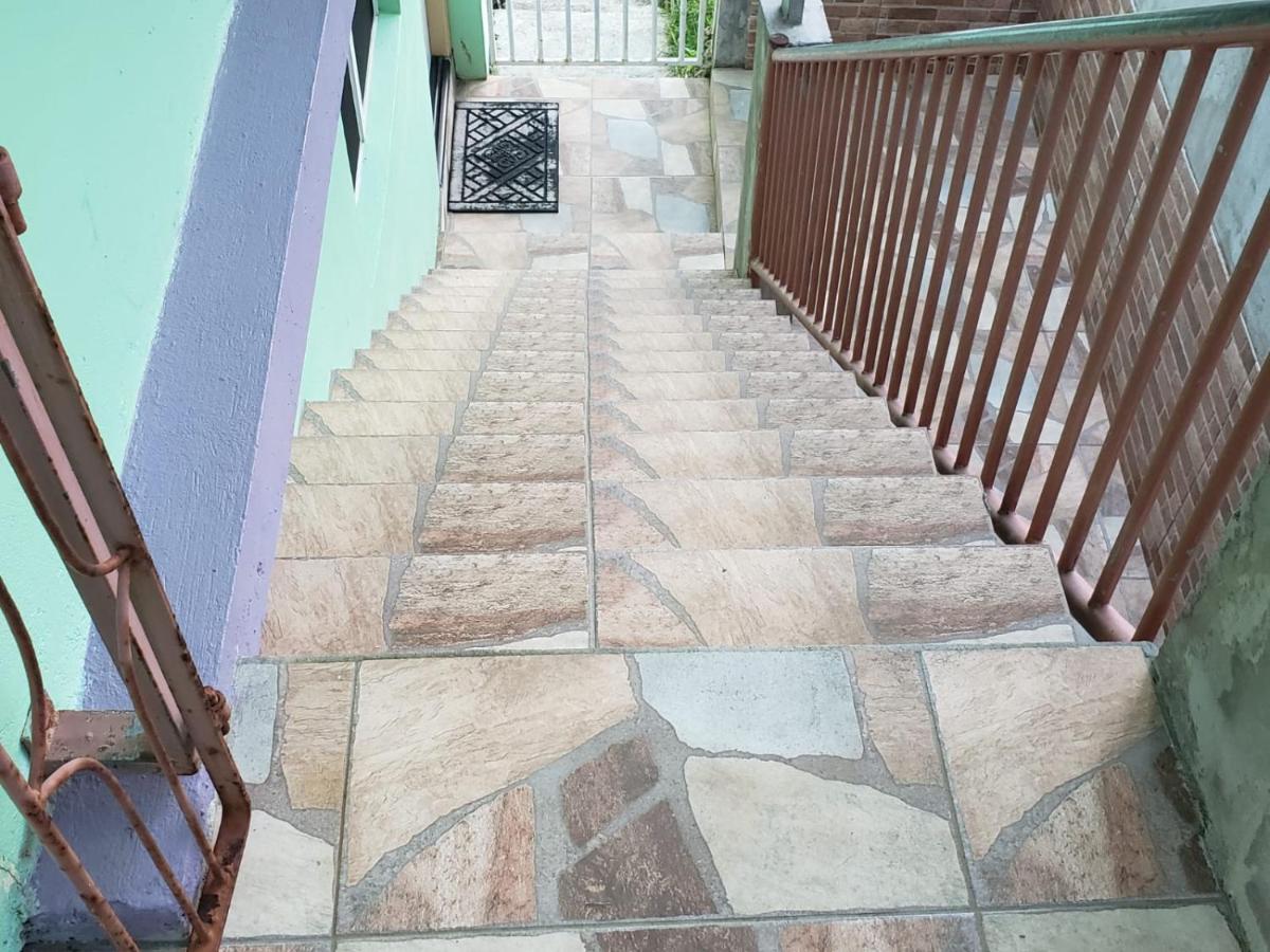 Matthew'S Miracle View Bed & Breakfast Roseau Bagian luar foto